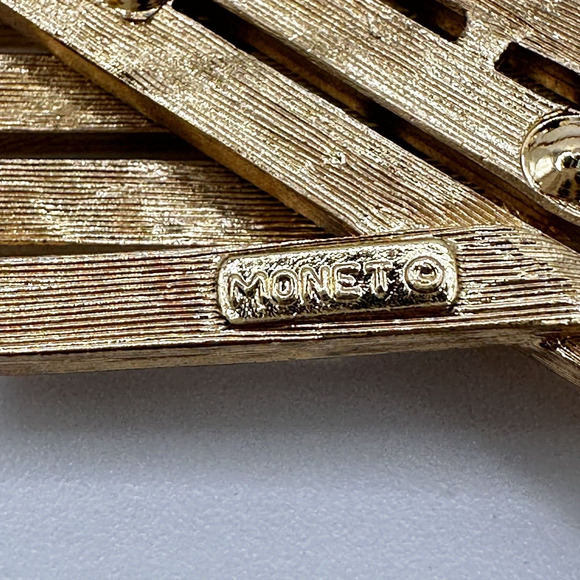 Vintage Monet Brooch Gold Tone Abstract Modernist Pin 1 in x 2.5 in Signed - Picture 8 of 8
